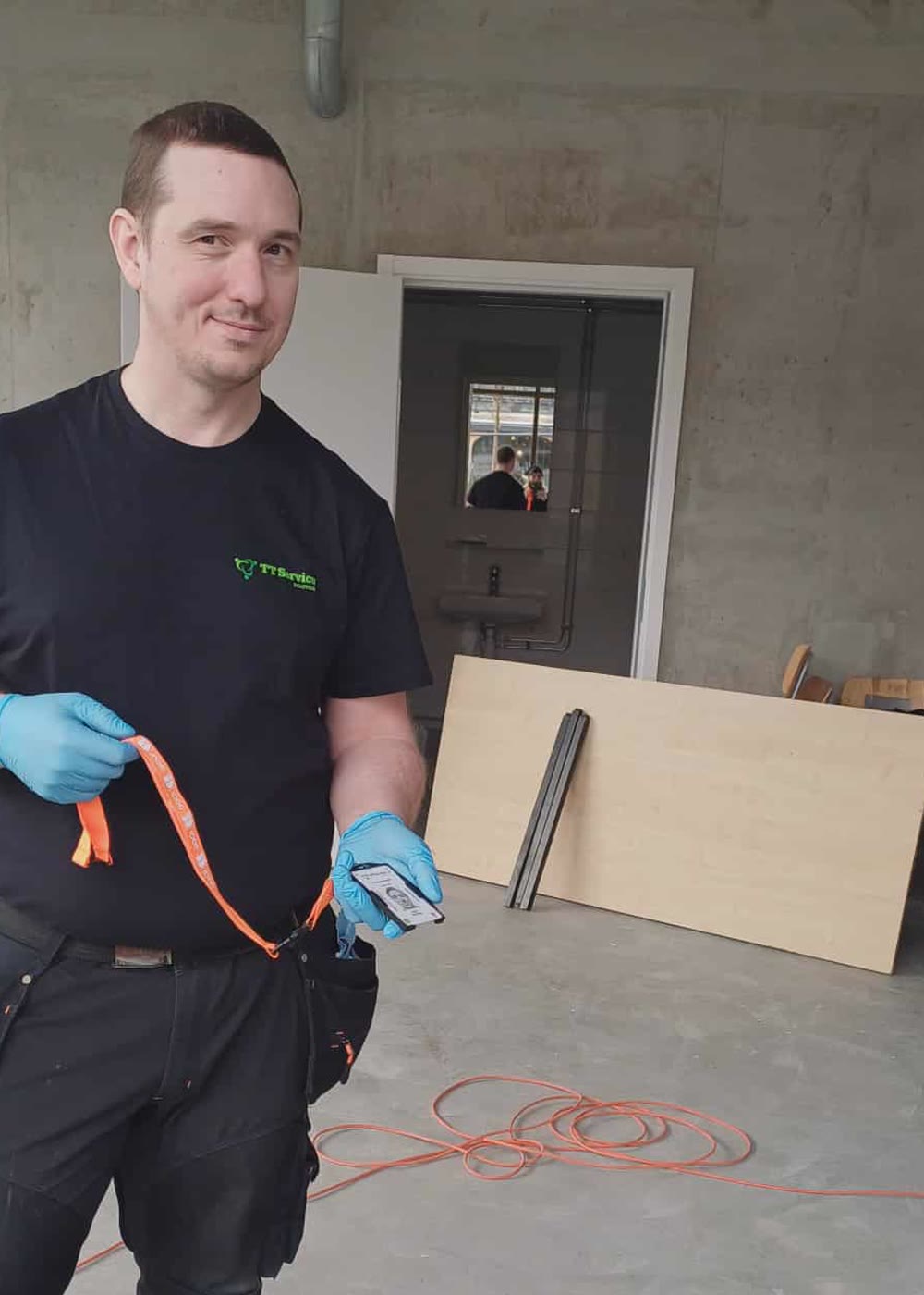 TT Service-medarbetare med ID06 på byggarbetsplats